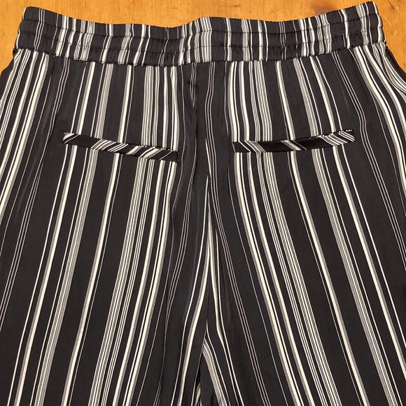 Ann Taylor LOFT Black & White Striped Shorts New - Picture 10 of 10
